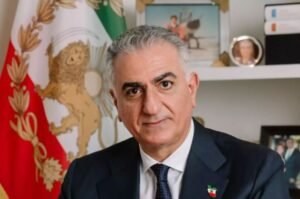Reza Pahlavi en una conferencia sobre democracia iraní