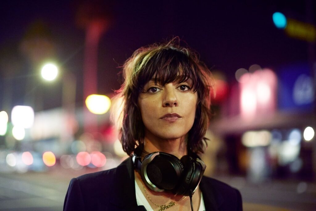 Ana Lily Amirpour: cuando la imagen construye un mundo propio