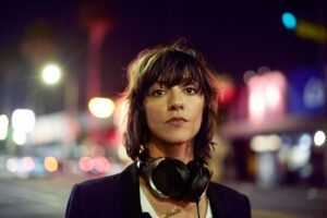 Ana Lily Amirpour: cuando la imagen construye un mundo propio
