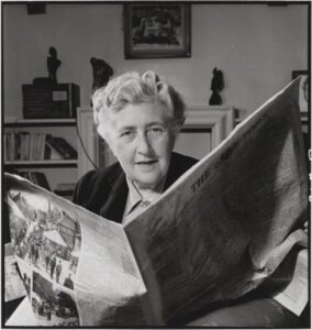 Agatha Christie retrato clásico