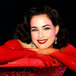 La doble vida de Dita Von Teese: artista de culto y empresaria del glamour 
