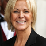 Frida Lyngstad: la voz grave de ABBA que creció creyendo que su padre había muerto en la guerra